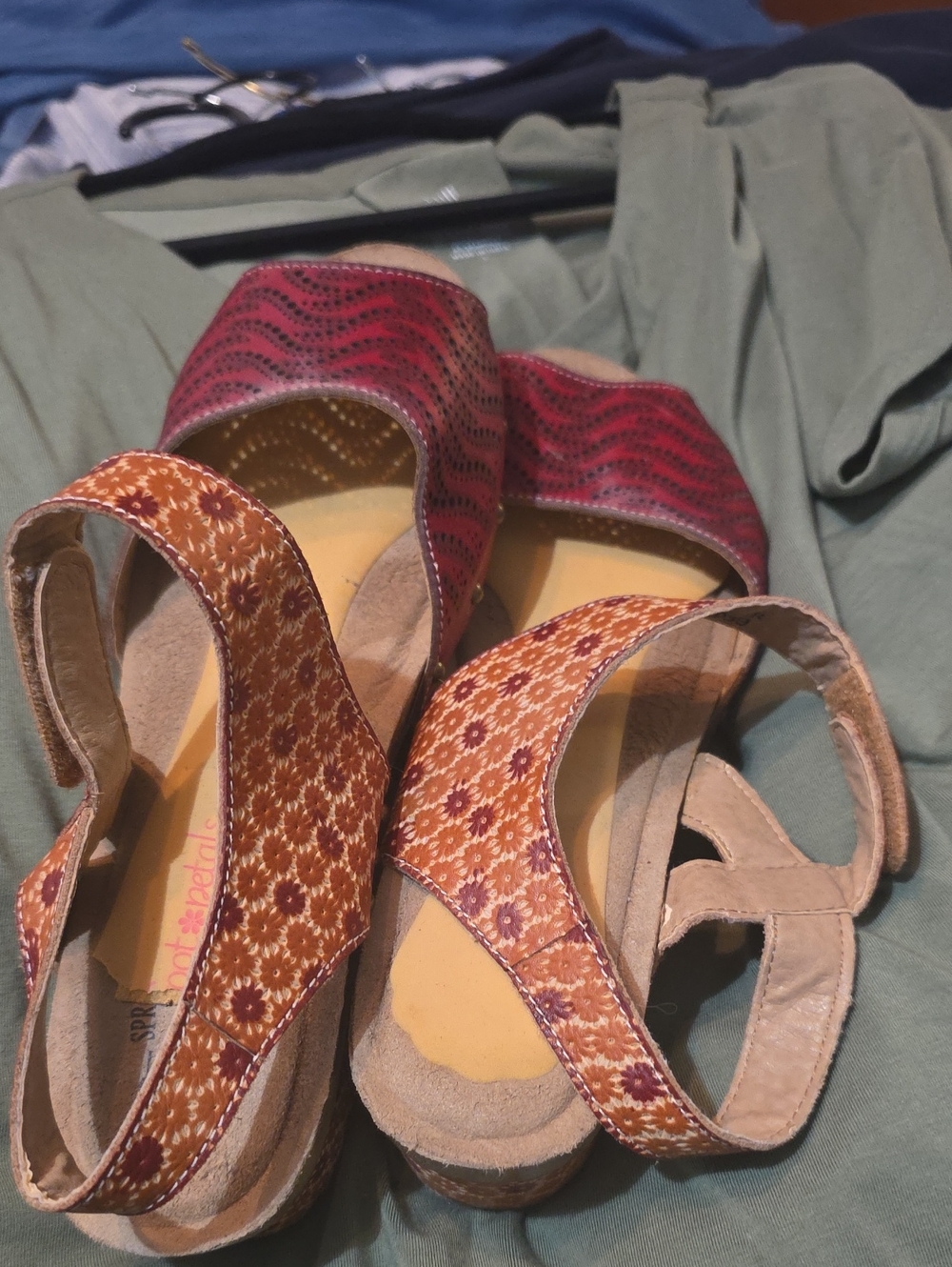 Women’s Floral Slingback Sandals in Red and Tan